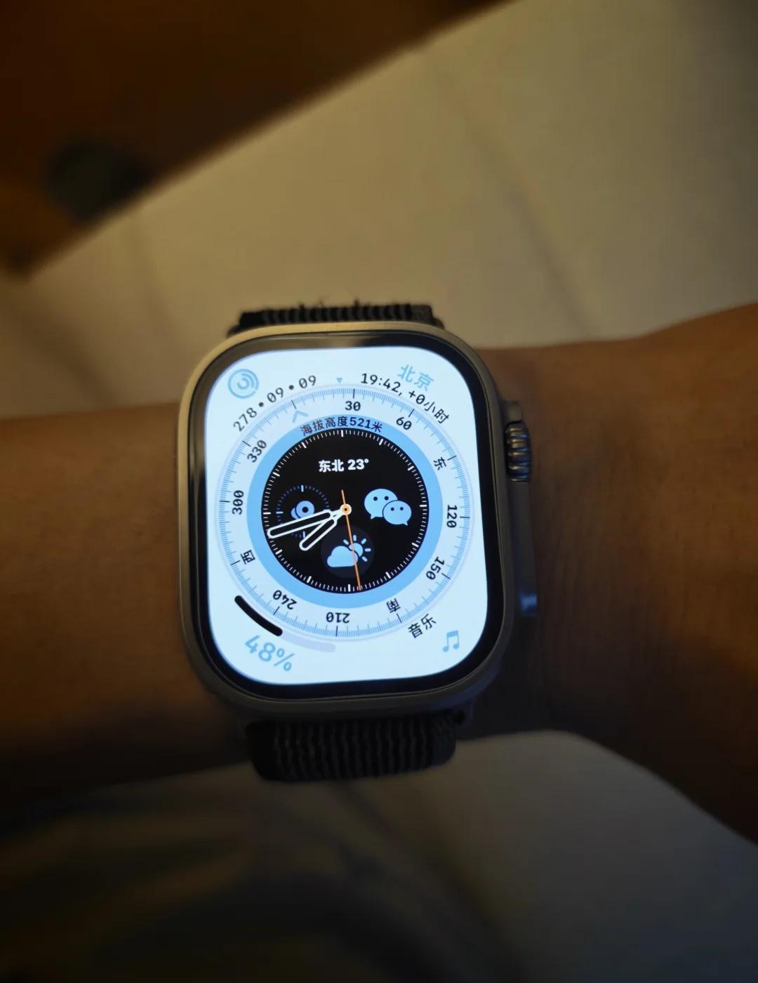 表盘市场种类丰富
表盘市场，专门为Applewatch打造，总有一款适合你表盘市