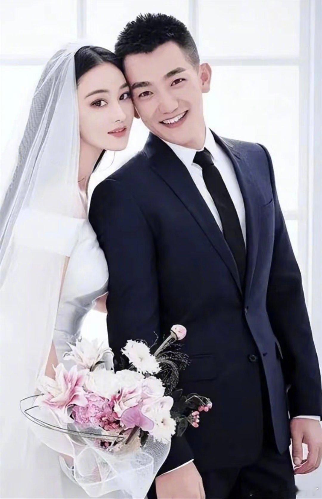 今天突然想到一个有意思的现象，女的有钱，男的有时间，不得不说他这工作还真是不错。