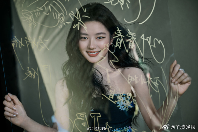 【#徐若晗28岁生日照#】#徐若晗发文祝自己生日快乐#2月27日，28岁生日发文