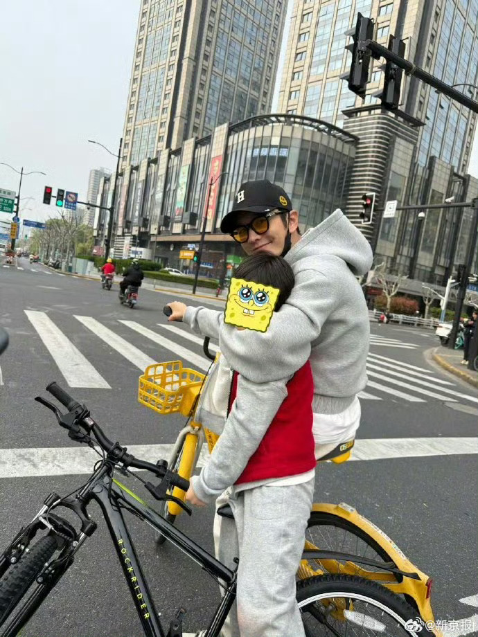 【黄晓明就带娃骑行道歉】黄晓明称上班后将找交警接受处罚5日，发微博，就带娃骑行一