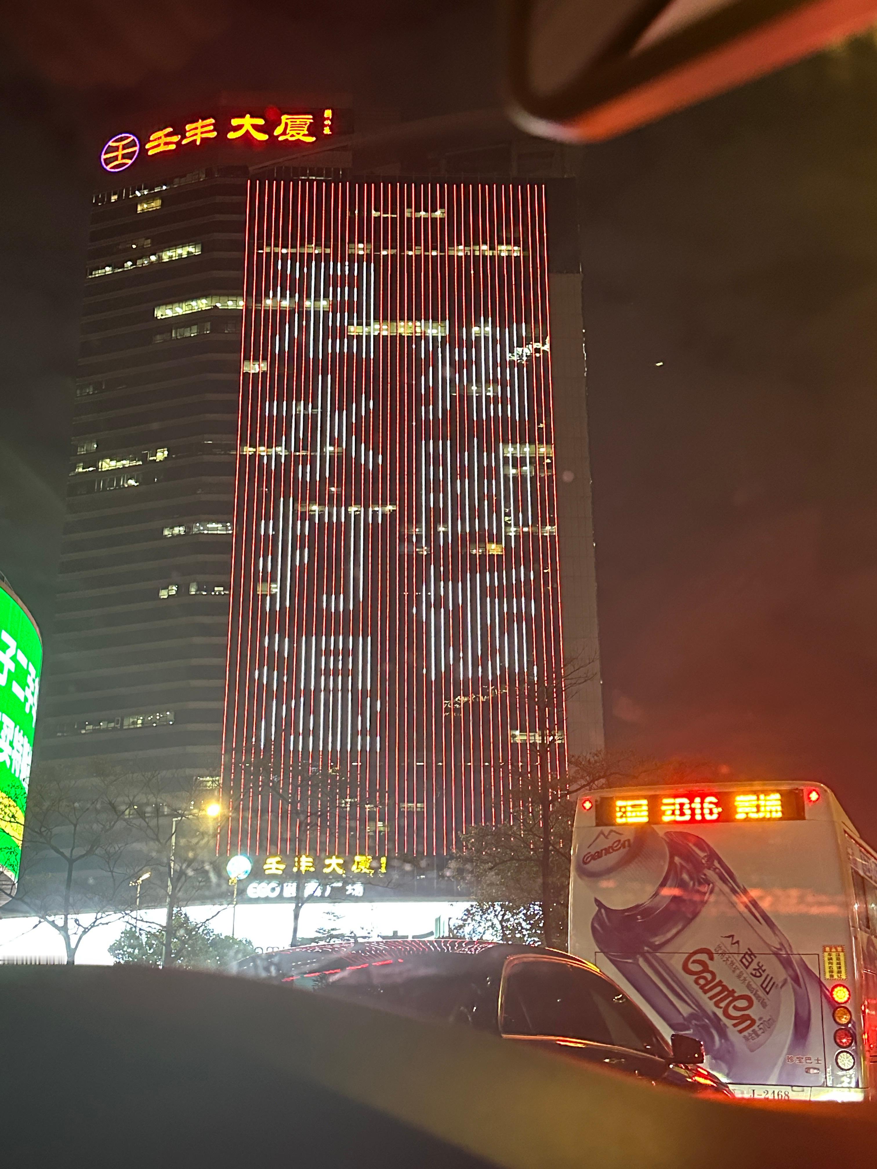 在广州流浪了一周。哥们听说我在广州开车，说你是真大胆啊，敢在广州开。其实我真的觉