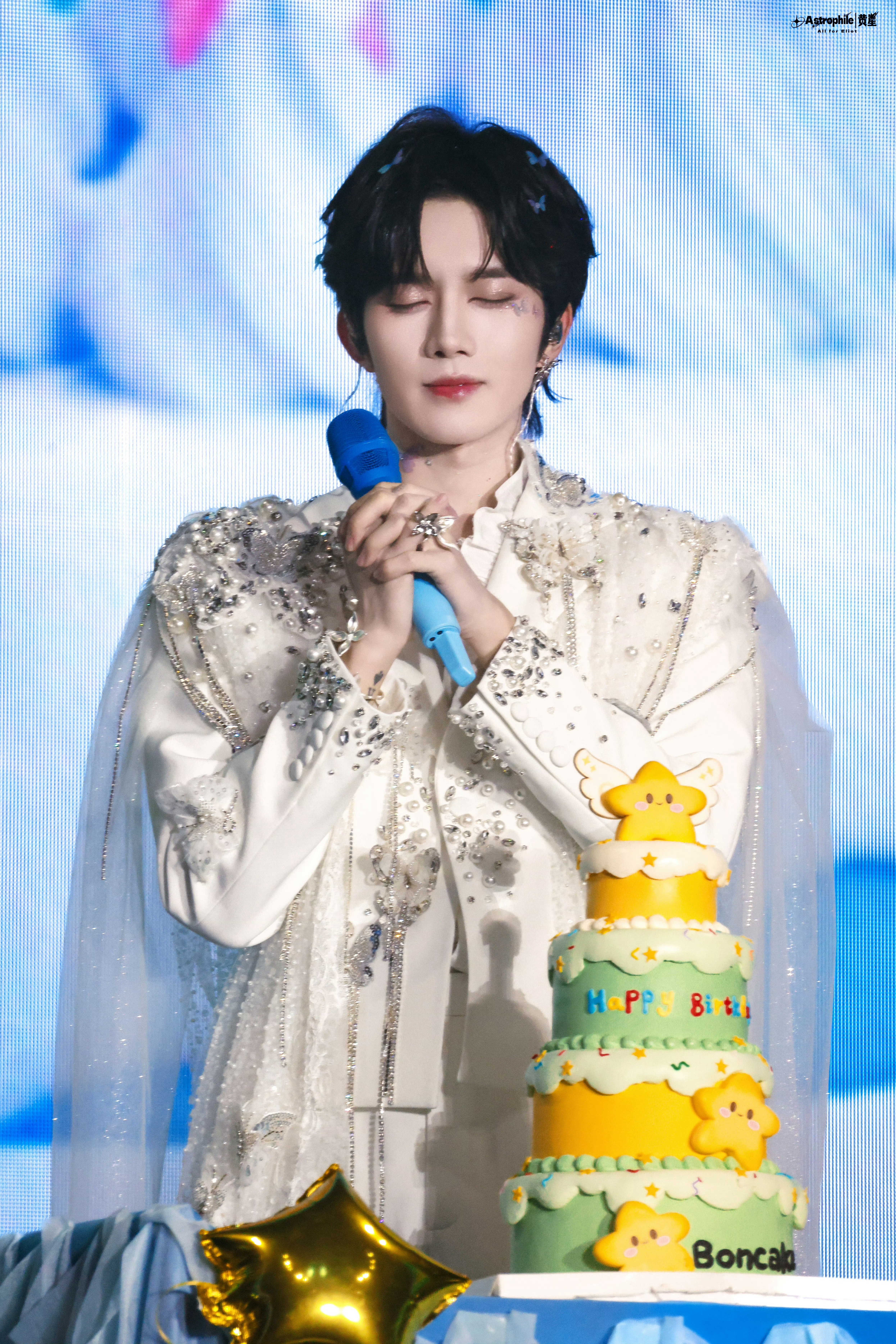 ⭐ 你是世间最可爱的小星星，我爱了整个宇宙，只为和你碰头