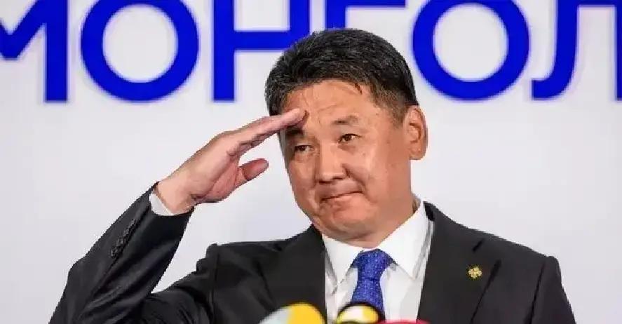 就在刚刚

蒙古国总统呼日勒苏赫突然宣布了：不会加入任何军事集团，继续奉行中立与