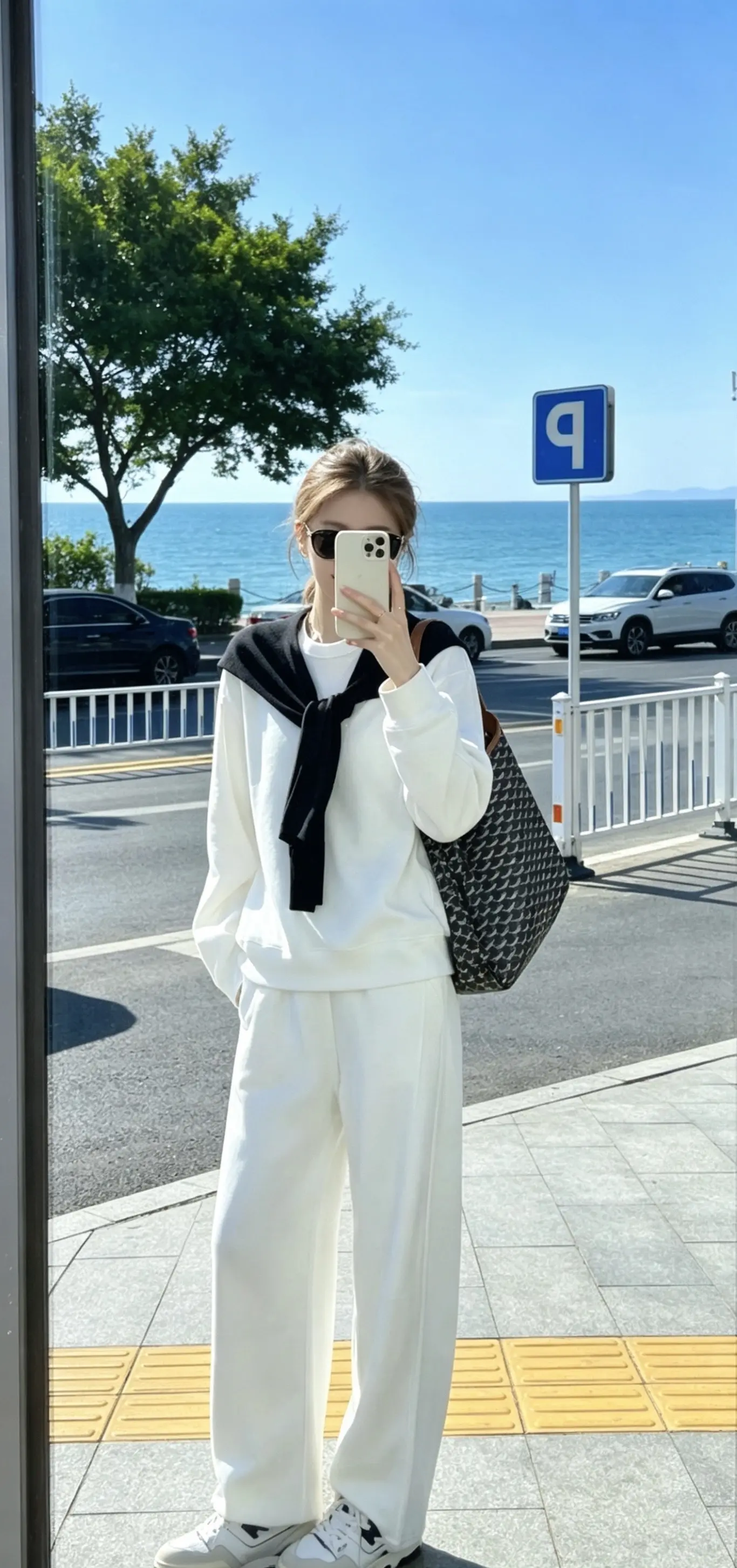 “心狠是错 心软也是错  我这颗心          到底要捏成什么样才行…”