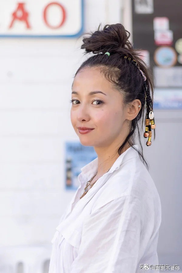 泽尻英龙华40岁状态40岁泽尻英龙华状态封神！时隔20年推自主制作写真集，素颜+