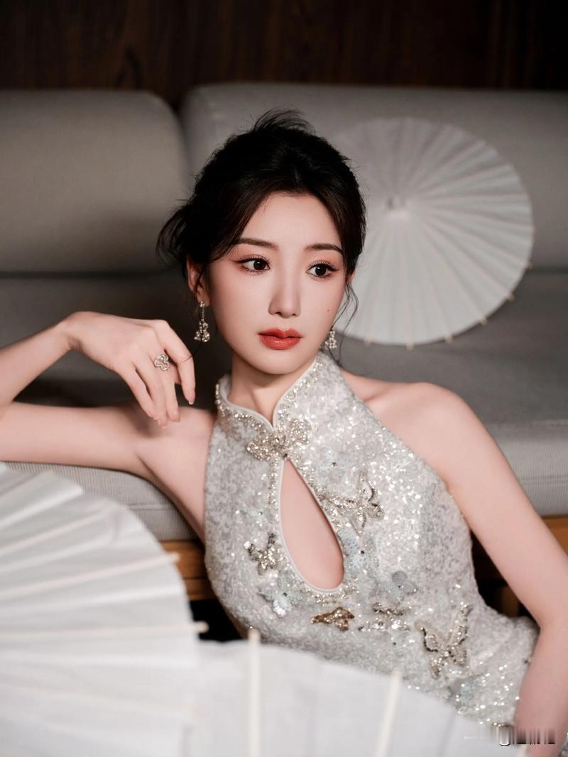 毛晓彤，《问心2》里演的方筱然，比第一季更成熟了，从需要被保护的“小太阳”变成了
