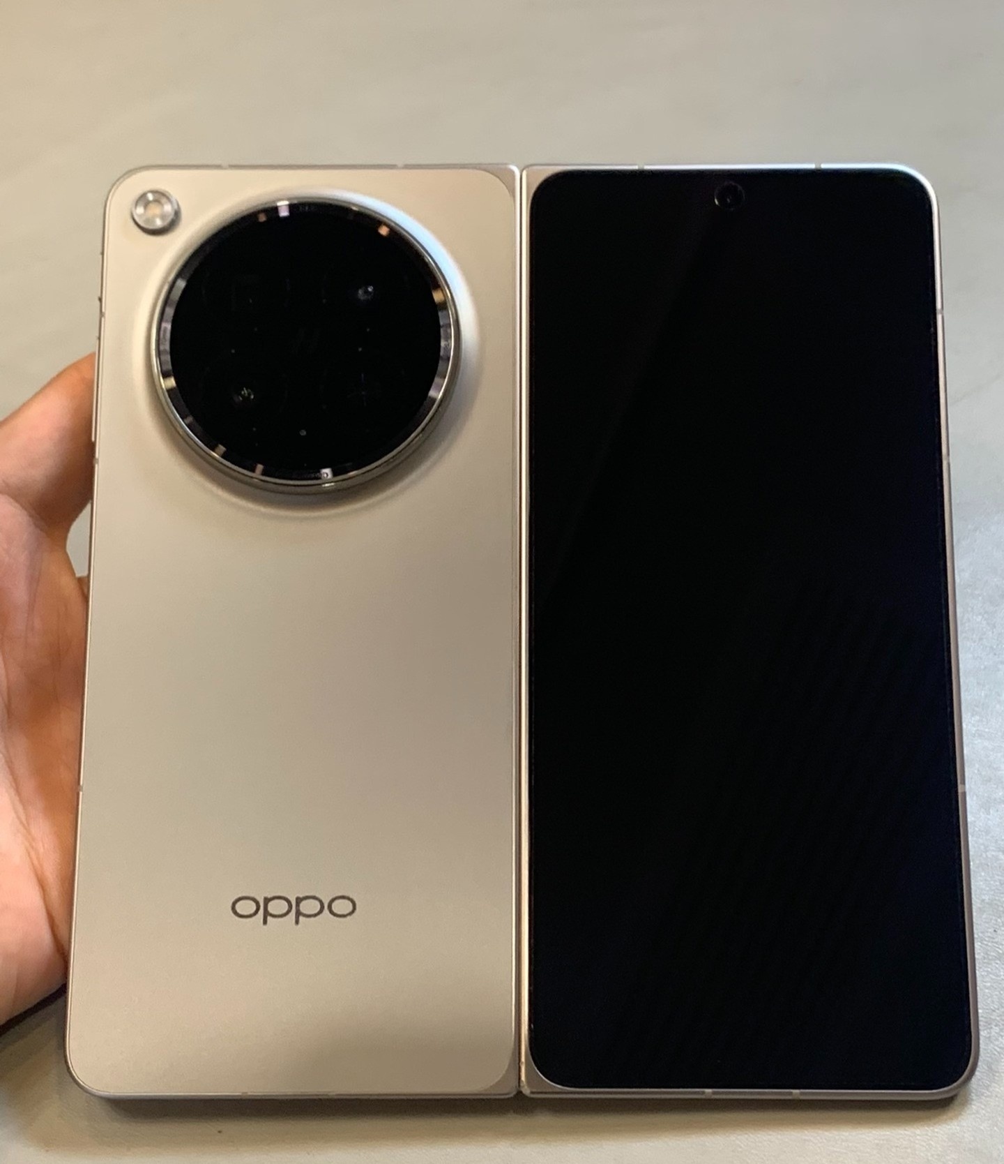 最近很多小伙伴私信问我，OPPO Find N6值不值得买？在我看来，大折叠屏旗