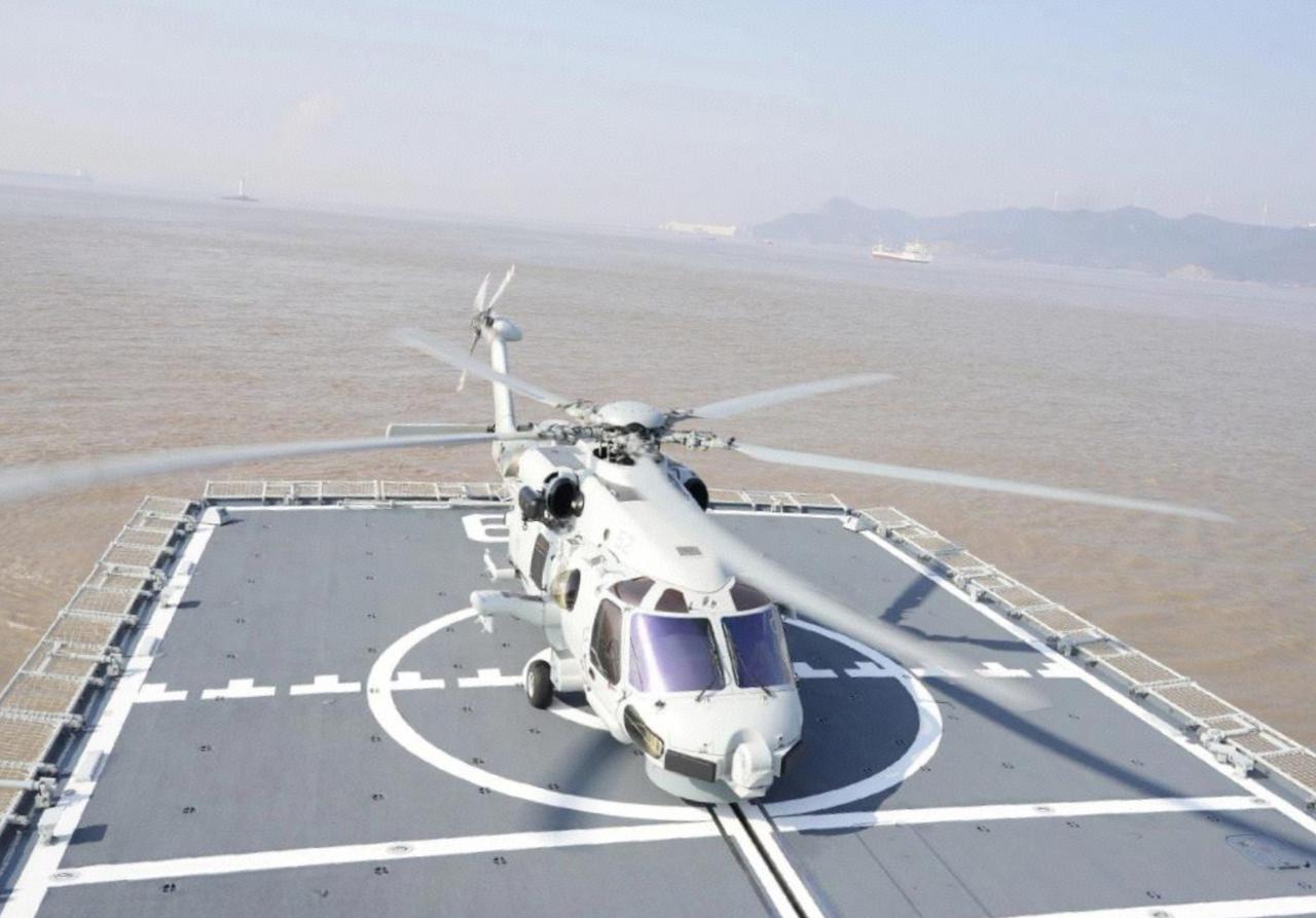 这应该是直20首次降落在054A系列护卫舰上。

直-20F降落在新批次054A