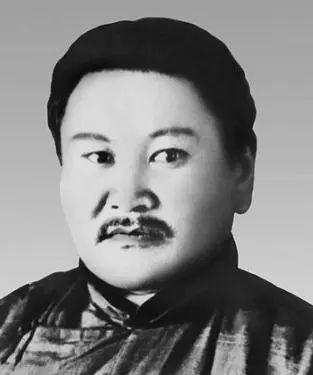 1935年蒙古国总理根登出访苏联，在莫斯科与斯大林会谈，两人在会谈期间由于话不投