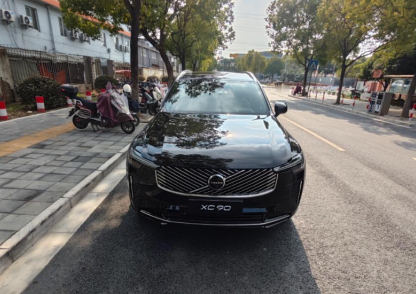 沃尔沃全新XC90提车一个月，车主说了这几点
当初我之所以放弃BBA，而选择了沃
