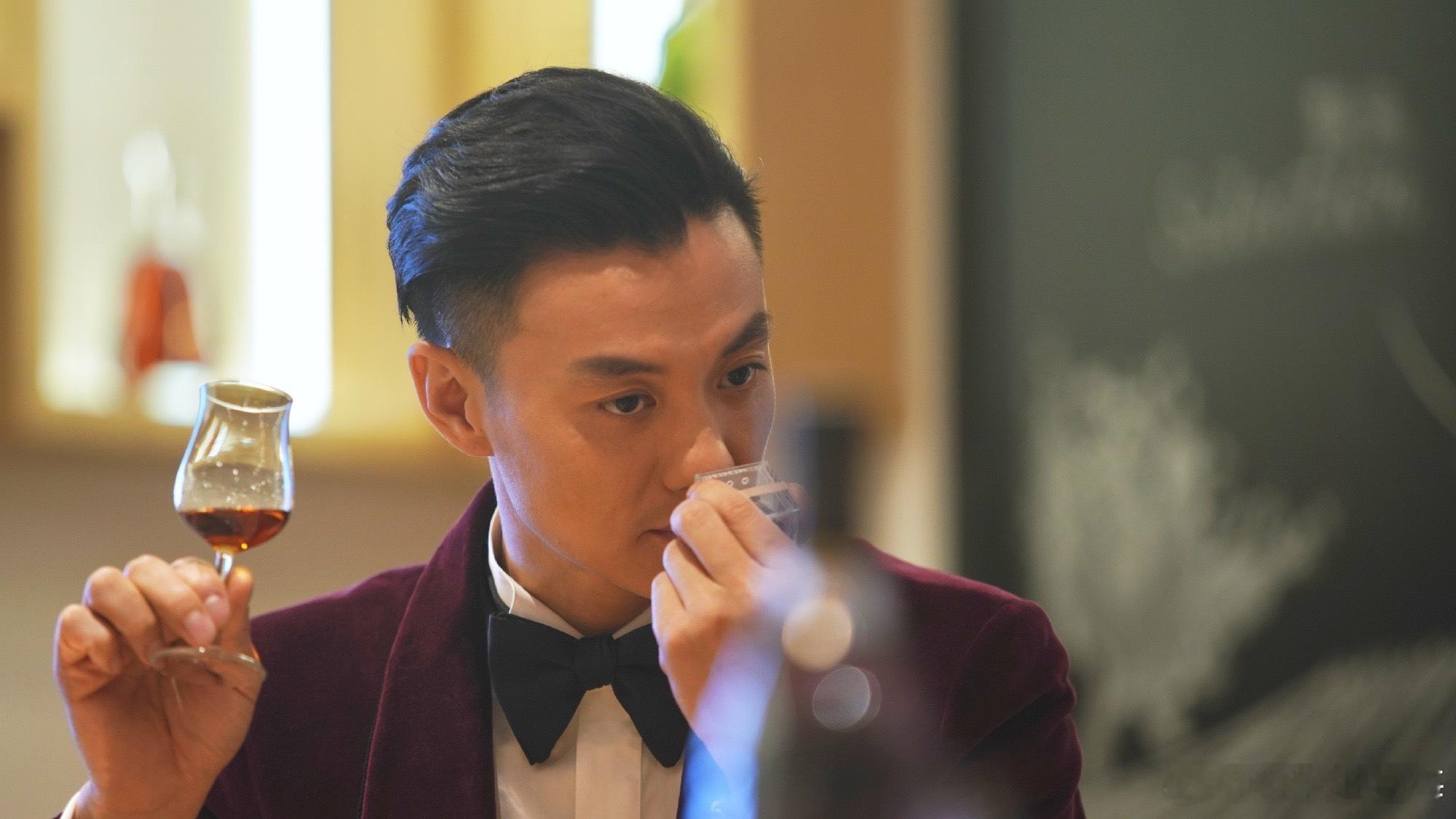 李光洁跟朱丹说让周一围来披哥踢馆李光洁喊话朱丹说让周一围来踢馆熟人碰面聊天毫无顾