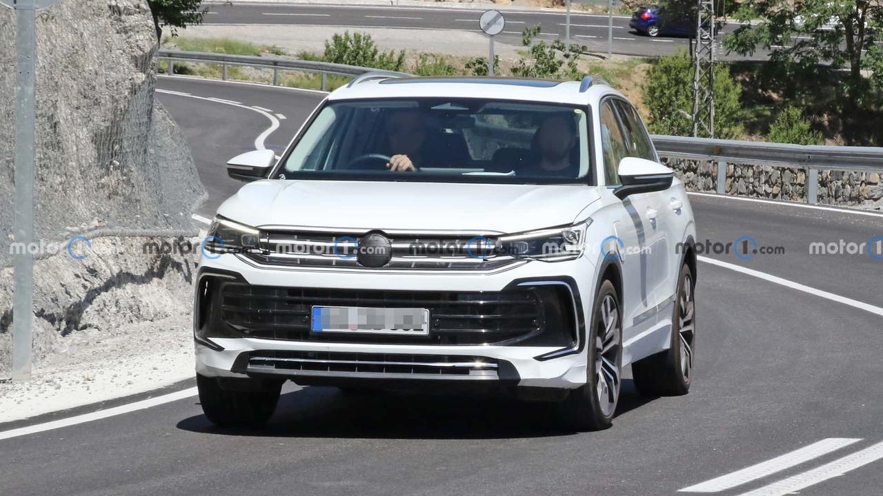 第三代大众途观即将上市，途观PHEV版本路试谍照曝光。Tiguan PHEV看起