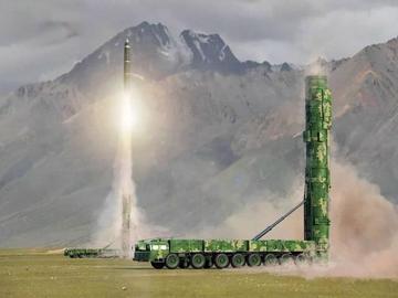 世界上有射程2万公里的洲际导弹吗？这么说吧，2万公里别说是打击美国全境，就是南极