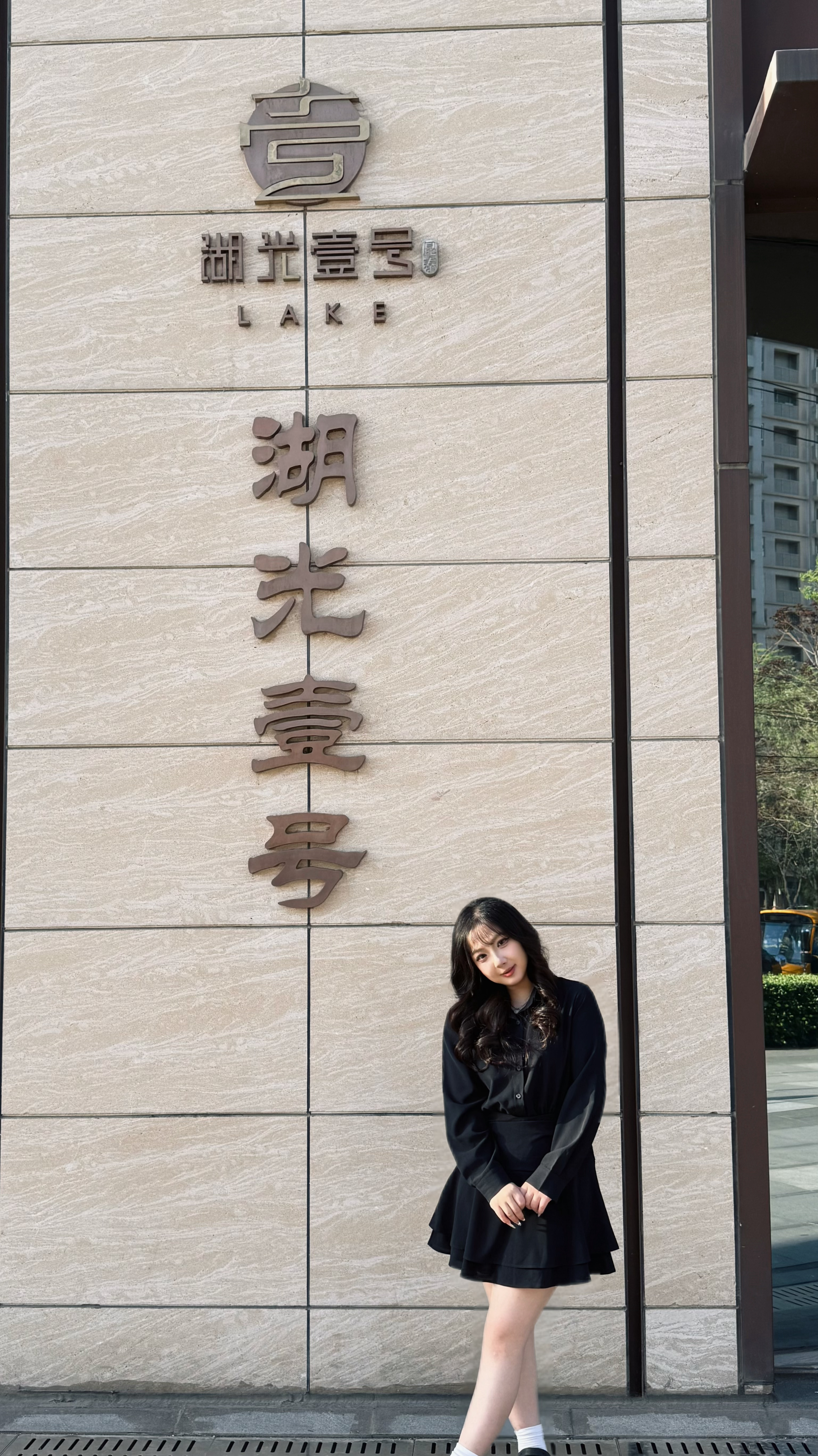 总是感慨 多爱才算爱 多恨才能走 总是说舍不得 舍不得什么呢 