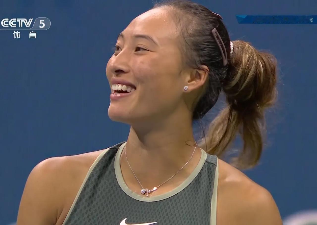 郑钦文2-1维基奇
美网公开赛第四轮，郑钦文成功击败克罗地亚老将维基奇（28岁）