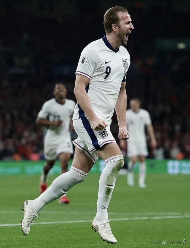 美加墨世界杯英格兰最强首发11人:
门将：皮克福德
左边卫：奥莱利
中后卫：格伊