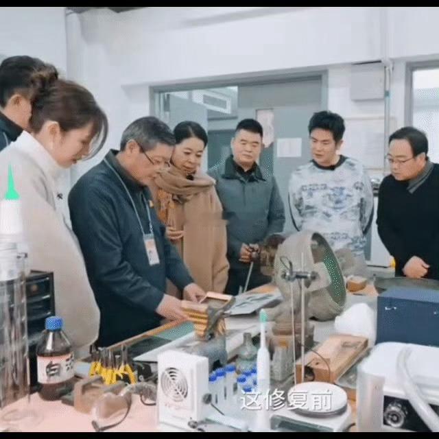 文物修复师是i人工作天花板 狠狠戳中！安静和老物件打交道，一坐就是大半天，不用应