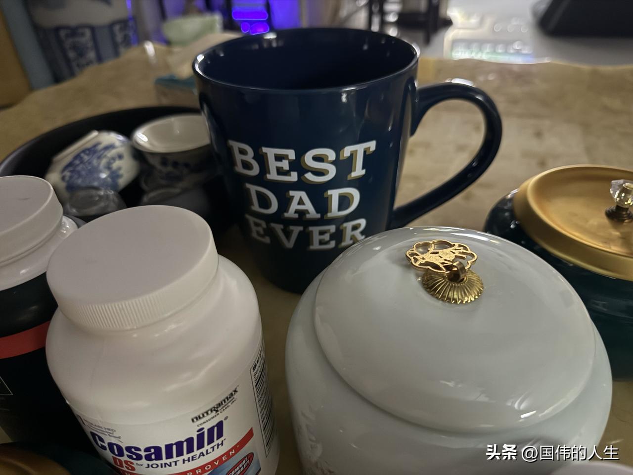 今天家里来了客人，其中一位是在香港读书的中学生。
看小朋友很开心的分享他对打游戏
