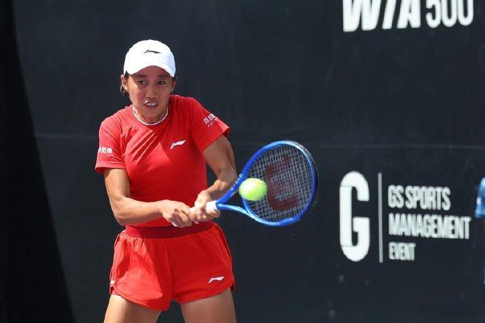 张帅一身红衣横扫勒普琴科拿下开门红，将战纳瓦罗WTA500梅里达站首轮，🇨🇳