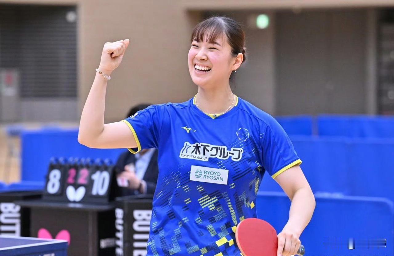 日本左手选手长崎美柚3比2力克赤江夏星（4，-17，11，-8，8），获得日本队