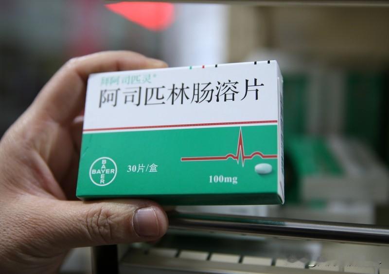 如何看待特朗普每天服用过量阿司匹林 特朗普每天服用325毫克阿司匹林，远超美国梅