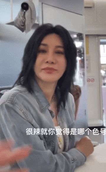 尚雯婕[超话]尚雯婕眼里全是对火鸡面的渴望被尚雯婕对火鸡面的渴望笑到捶桌！听到 