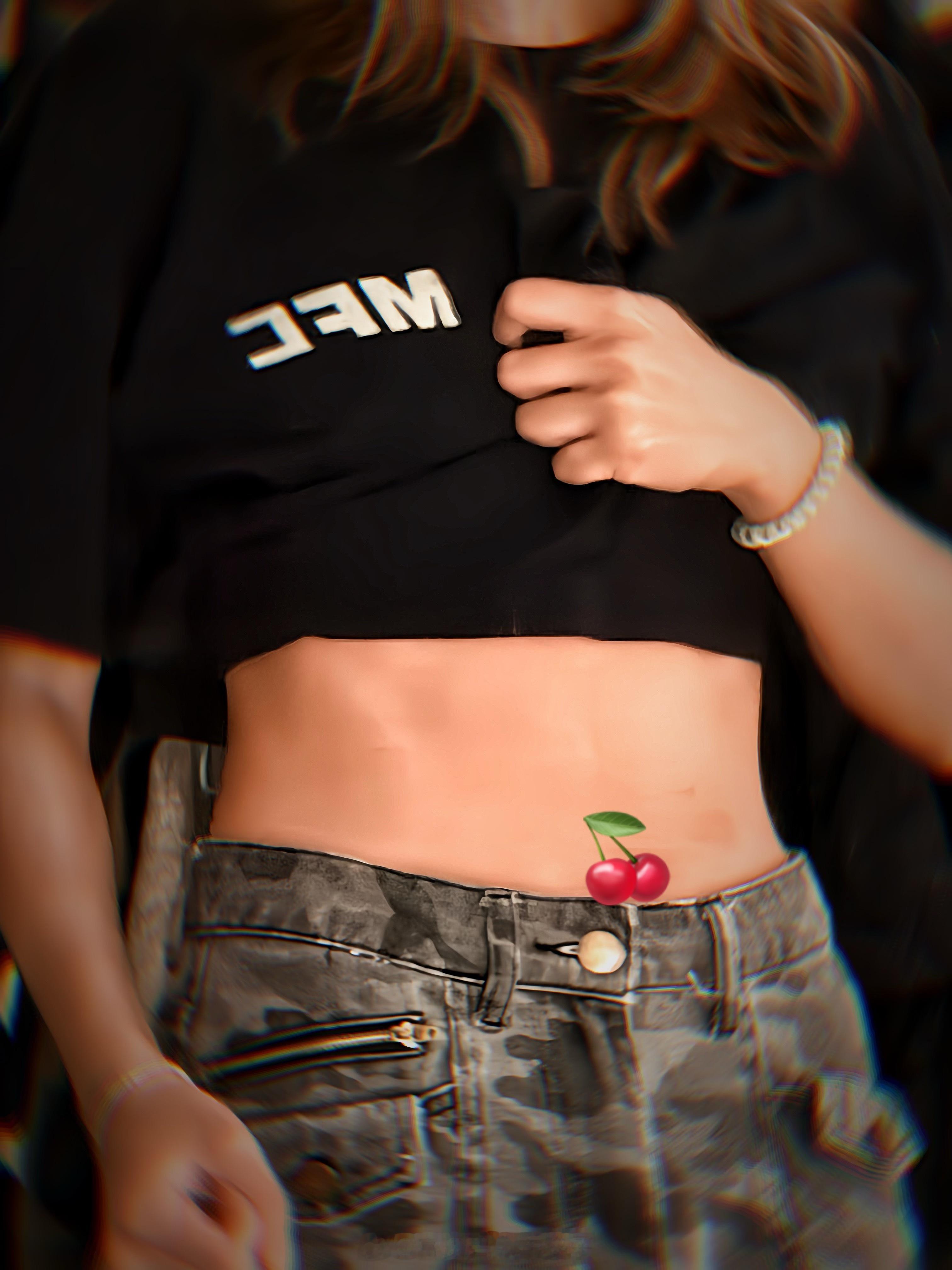 昨天下班和同事们打了下羽毛球🏸太久没运动了 对拉了几球就把自己累得不行了今天起