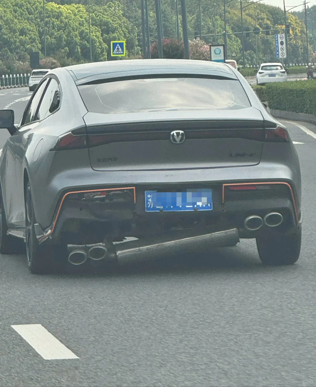 精神小伙开这车，立马就不精神了[笑哭R]