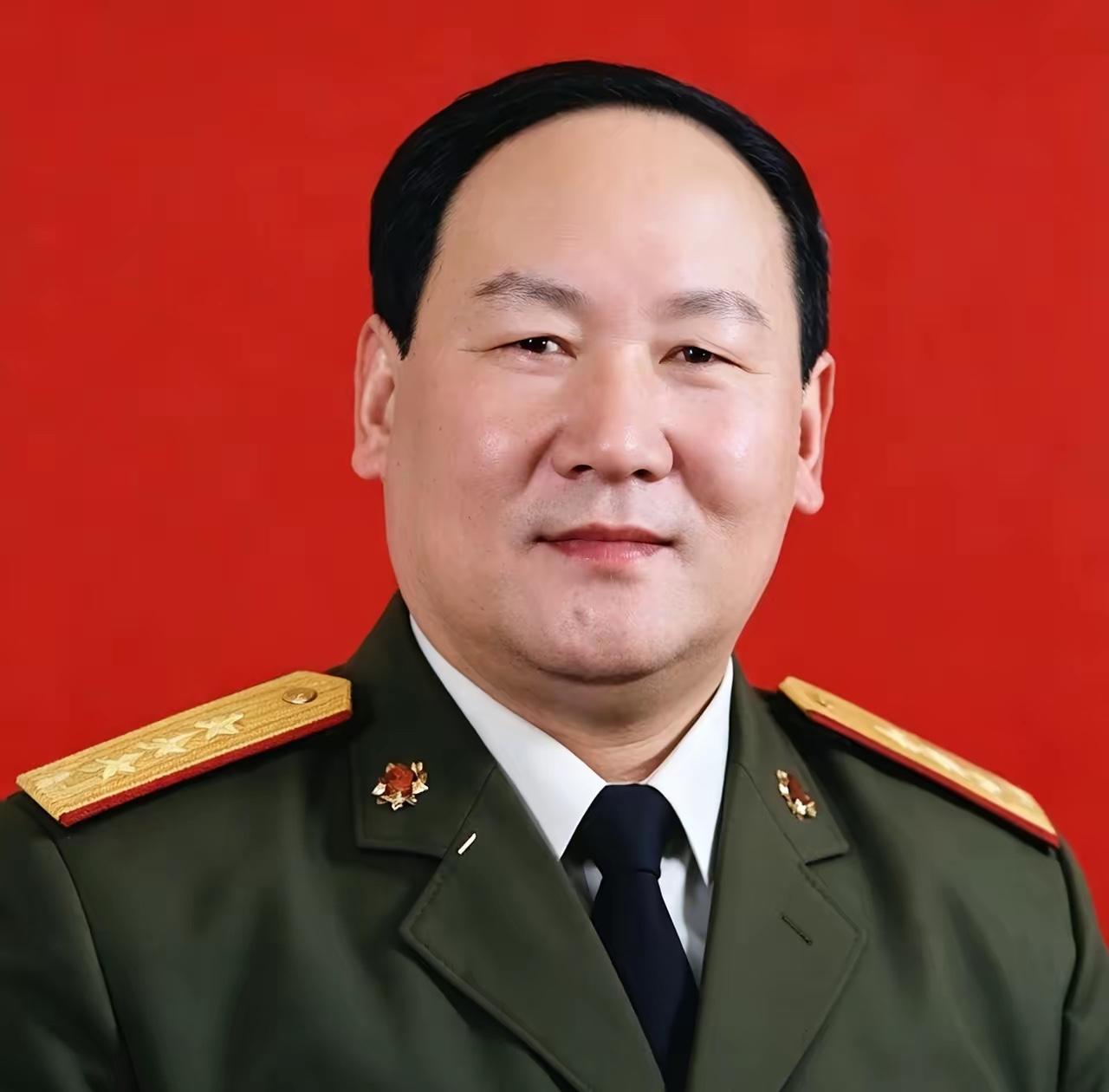 兰州军区原司令，1988年授中将，6年后升上将，精通炮兵、装甲作战，曾经两次越级