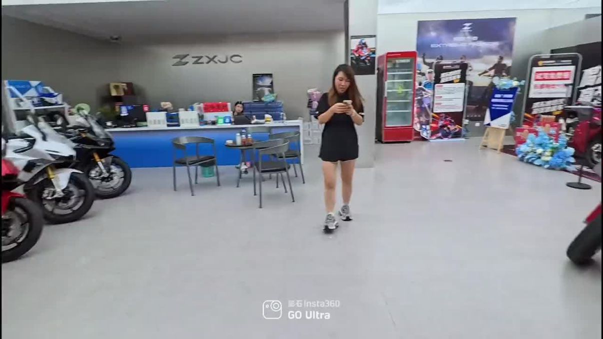 这位博主喜提张雪机车820太有仪式感了