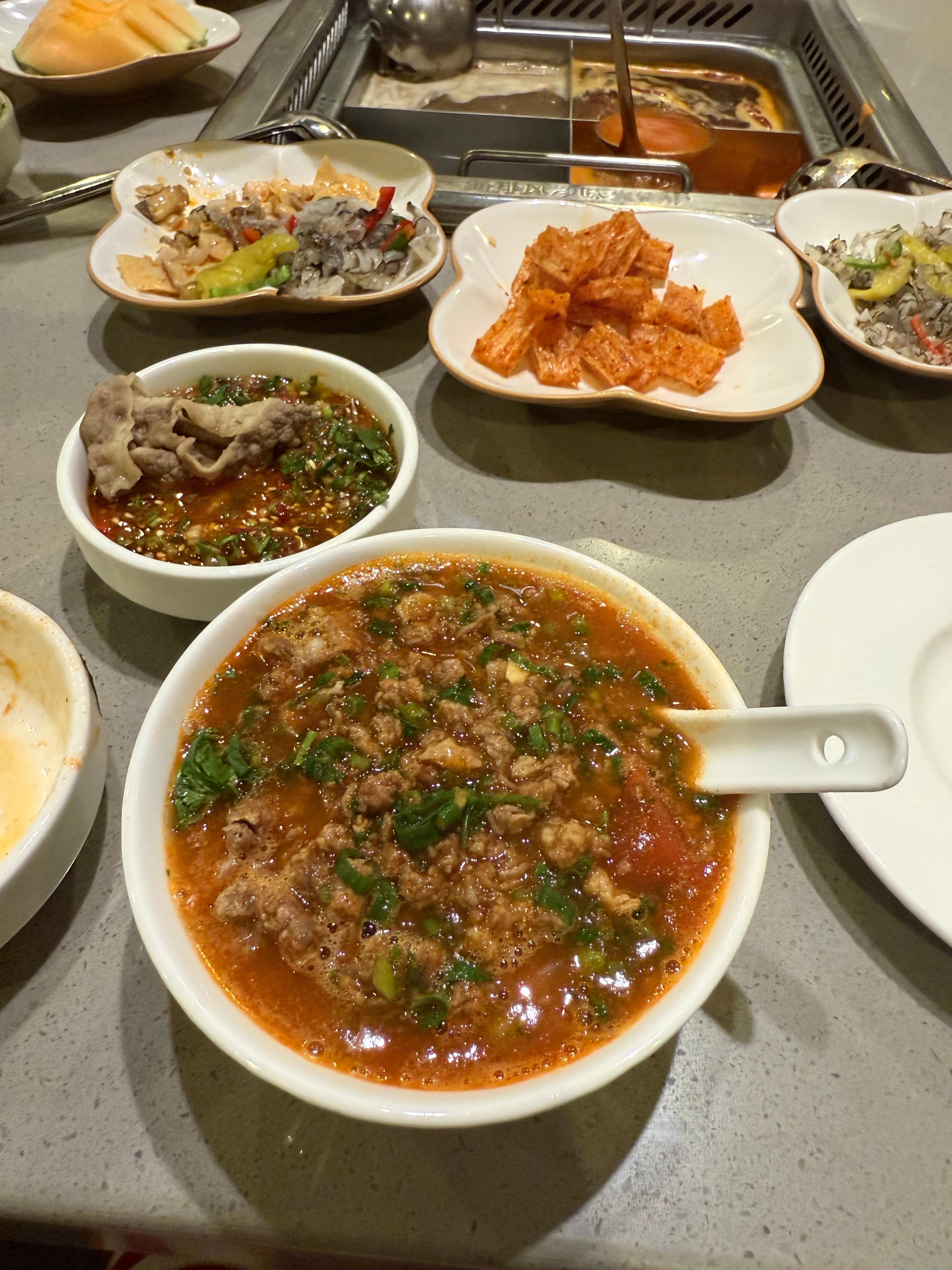 这是我有史以来吃的最多料的番茄汤。服务员太给力了。[允悲][允悲][允悲] 