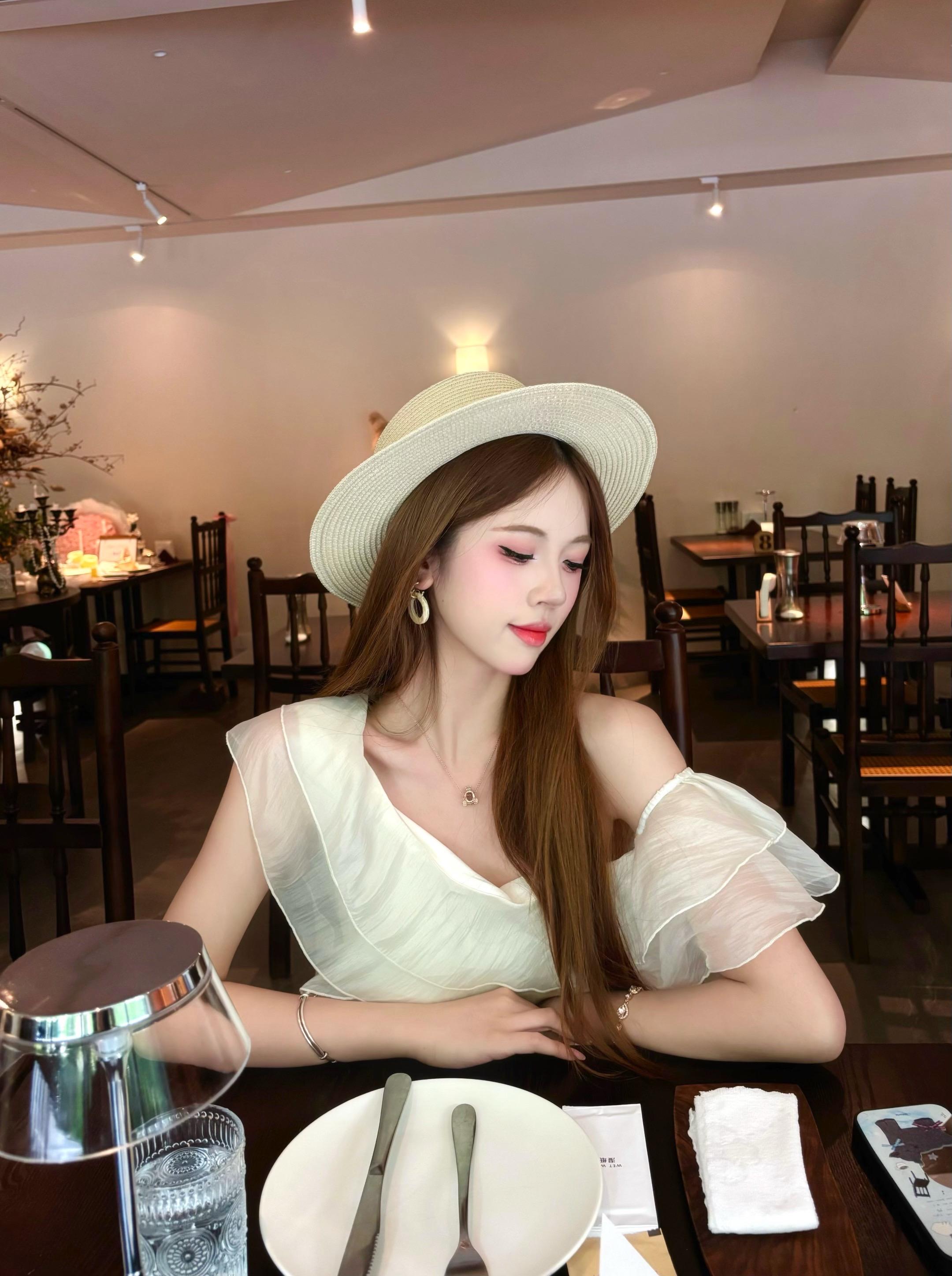 你因为太在乎我而产生的小脾气也很可爱 姐姐会包容你 的