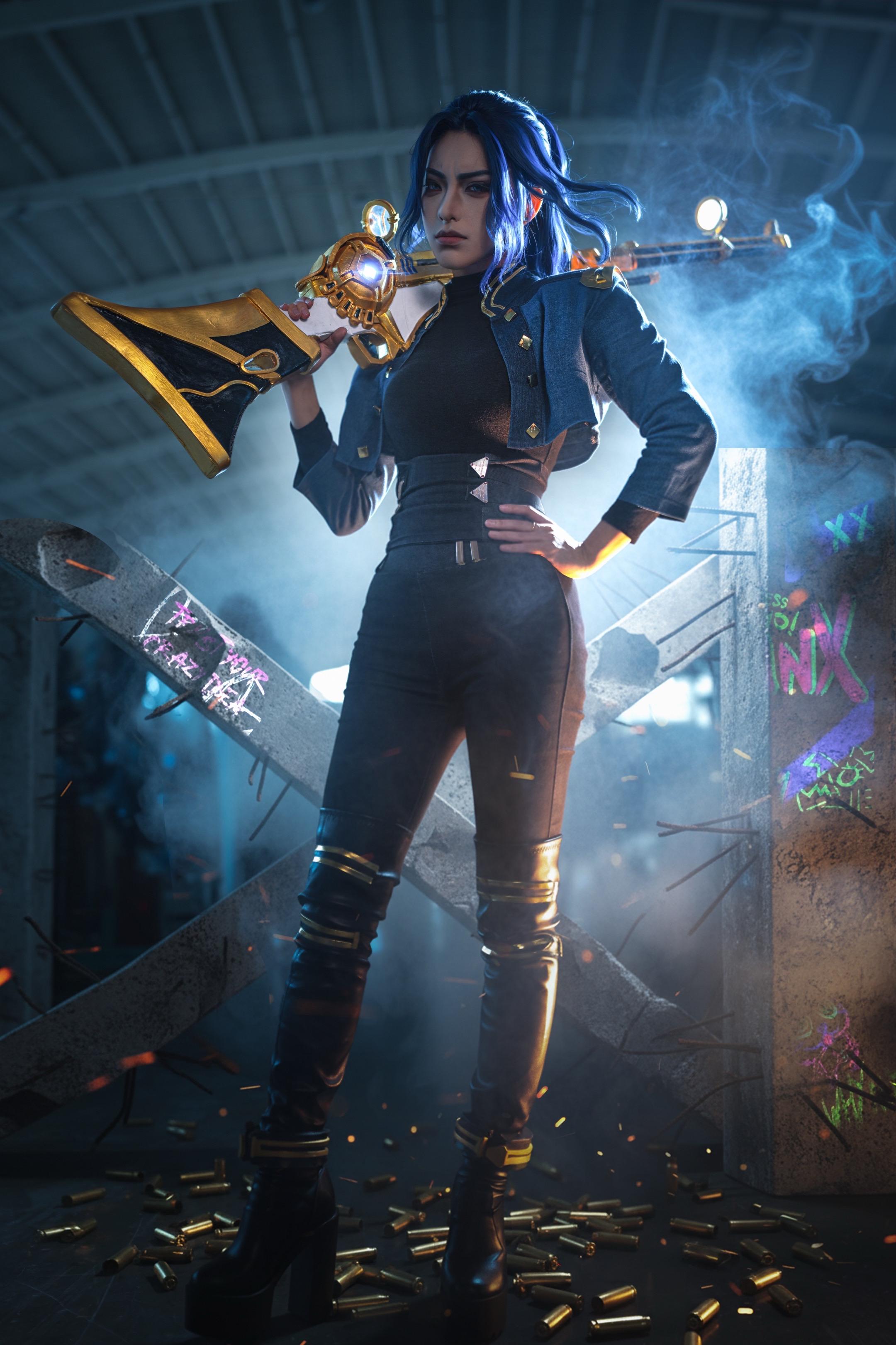 皮城女警凯特琳 出镜双城之战女警coser:  摄影后期：我