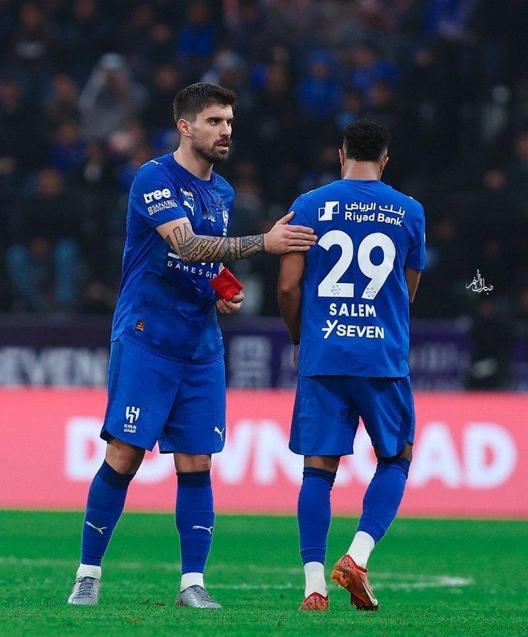 C罗和利雅得 据利雅迪亚🔴鲁本·内维斯已开始逐步从腿筋伤势中恢复，此前他因伤缺