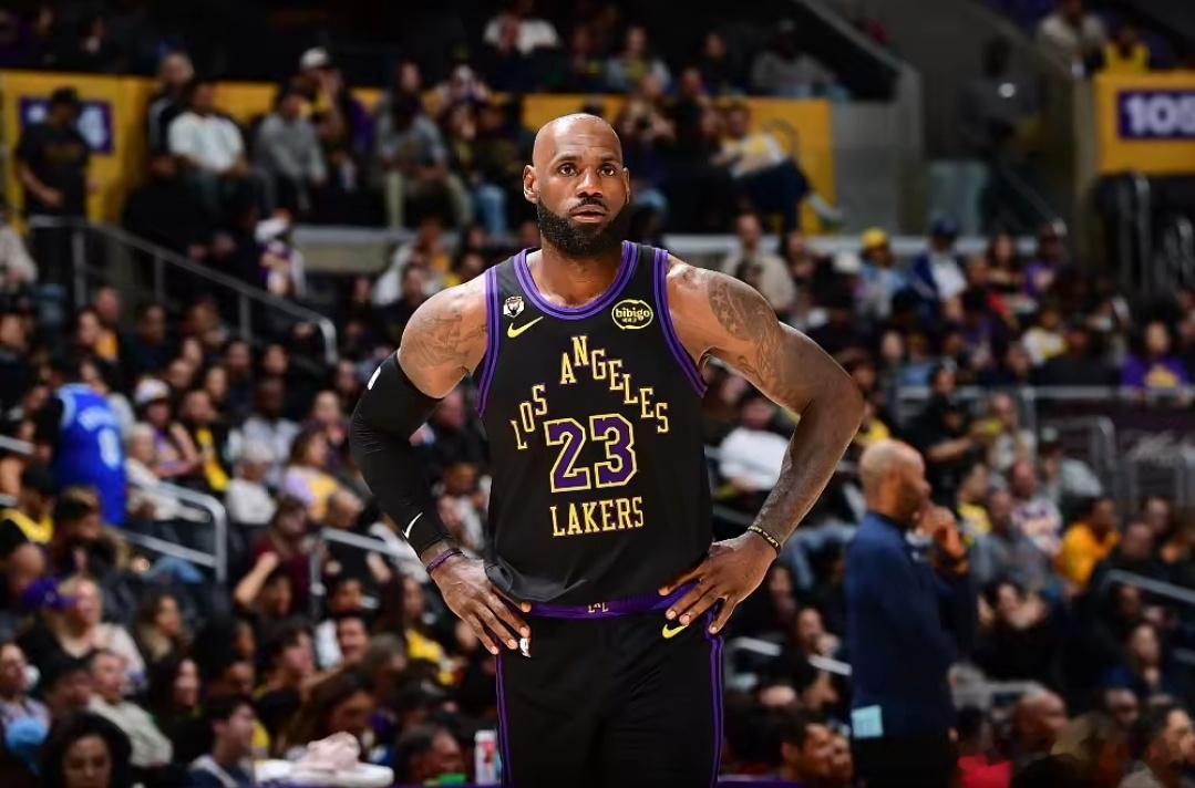 湖人vs勇士詹姆斯生涯助攻数来到11998记，距离第三的基德还差93次NBA常规