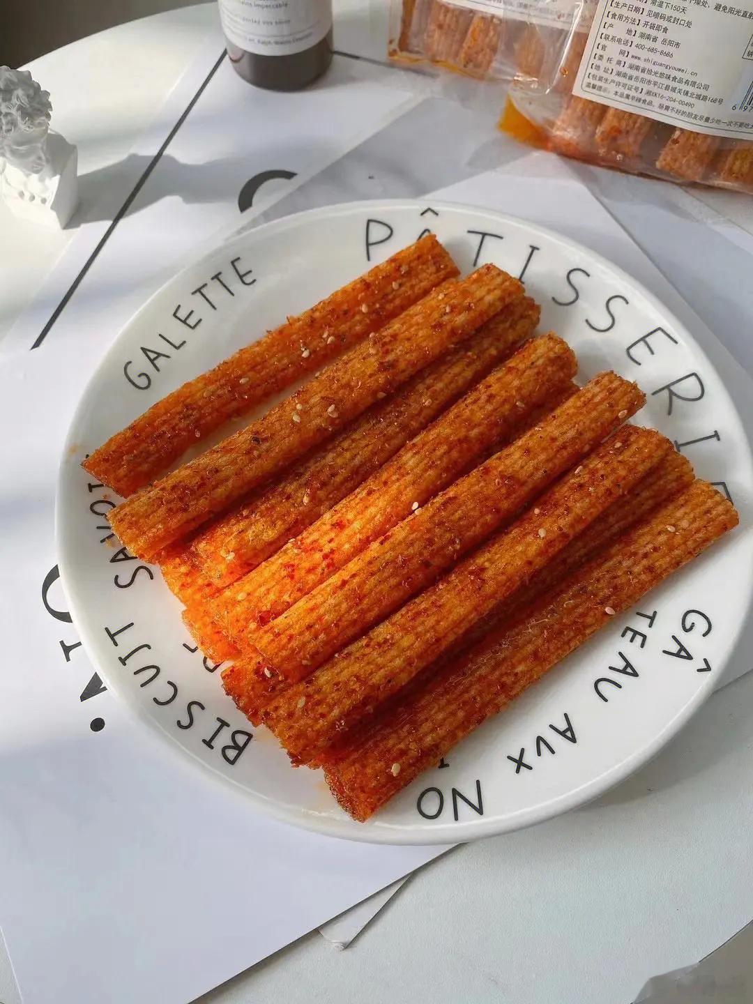 #辣条在韩国火了#该不会韩国人:[并不简单]这辣条不是和我们祖传guo宝泡菜长得