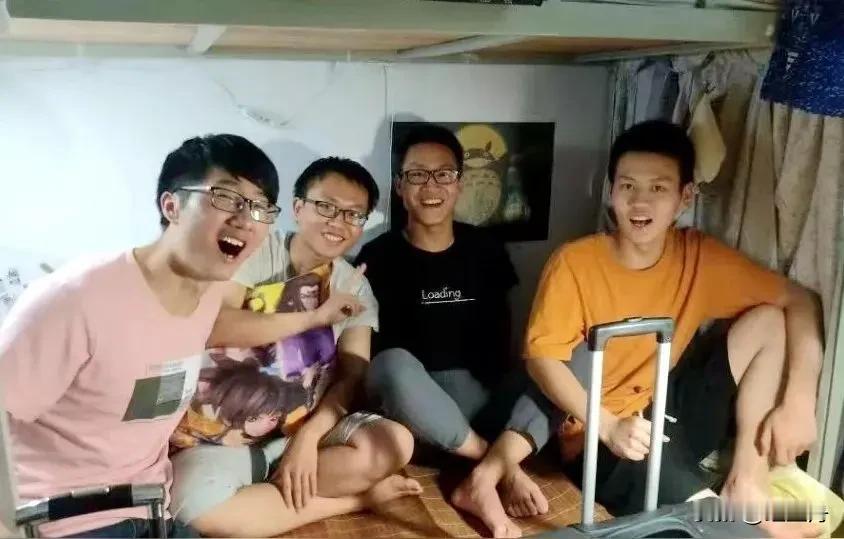  不叨扰亲友，看看他们各自的反应

       在禾城游玩的五天时间里，我没有