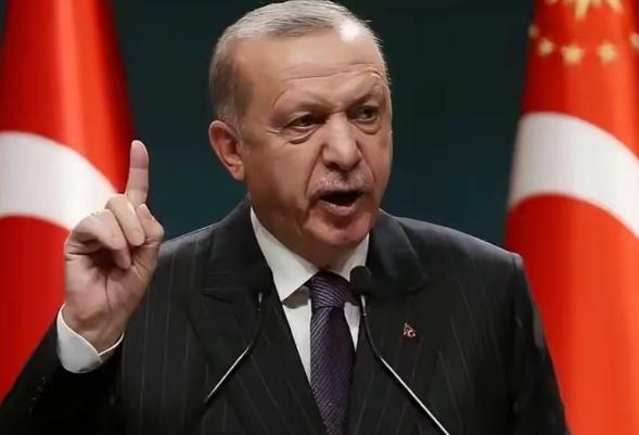 越看越心寒，在联合国大会上，土耳其总统埃尔多安直接放了大招，他将内塔尼亚胡与希特