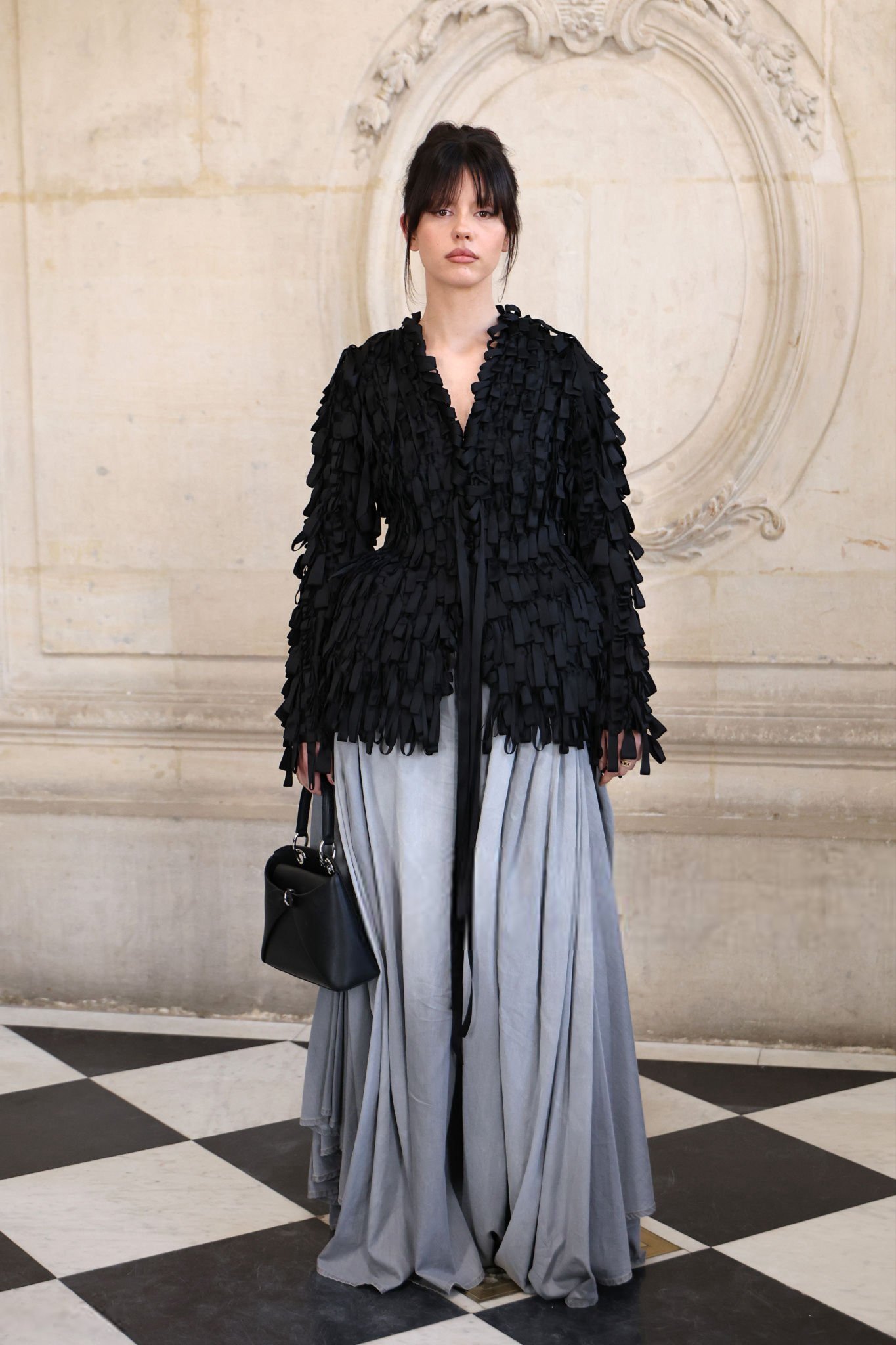 Mia Goth x Dior大秀 宛如黑天鹅的Mia Goth，极为素雅的一套