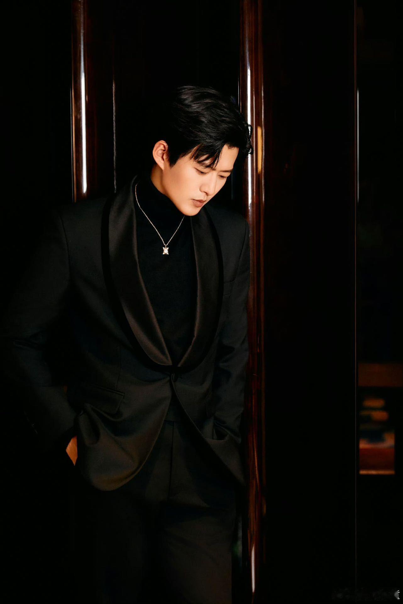 玉茗茶骨定档 没想到玉茗茶骨定档1229，还有舒童。他演管家，会是啥样？难道是争