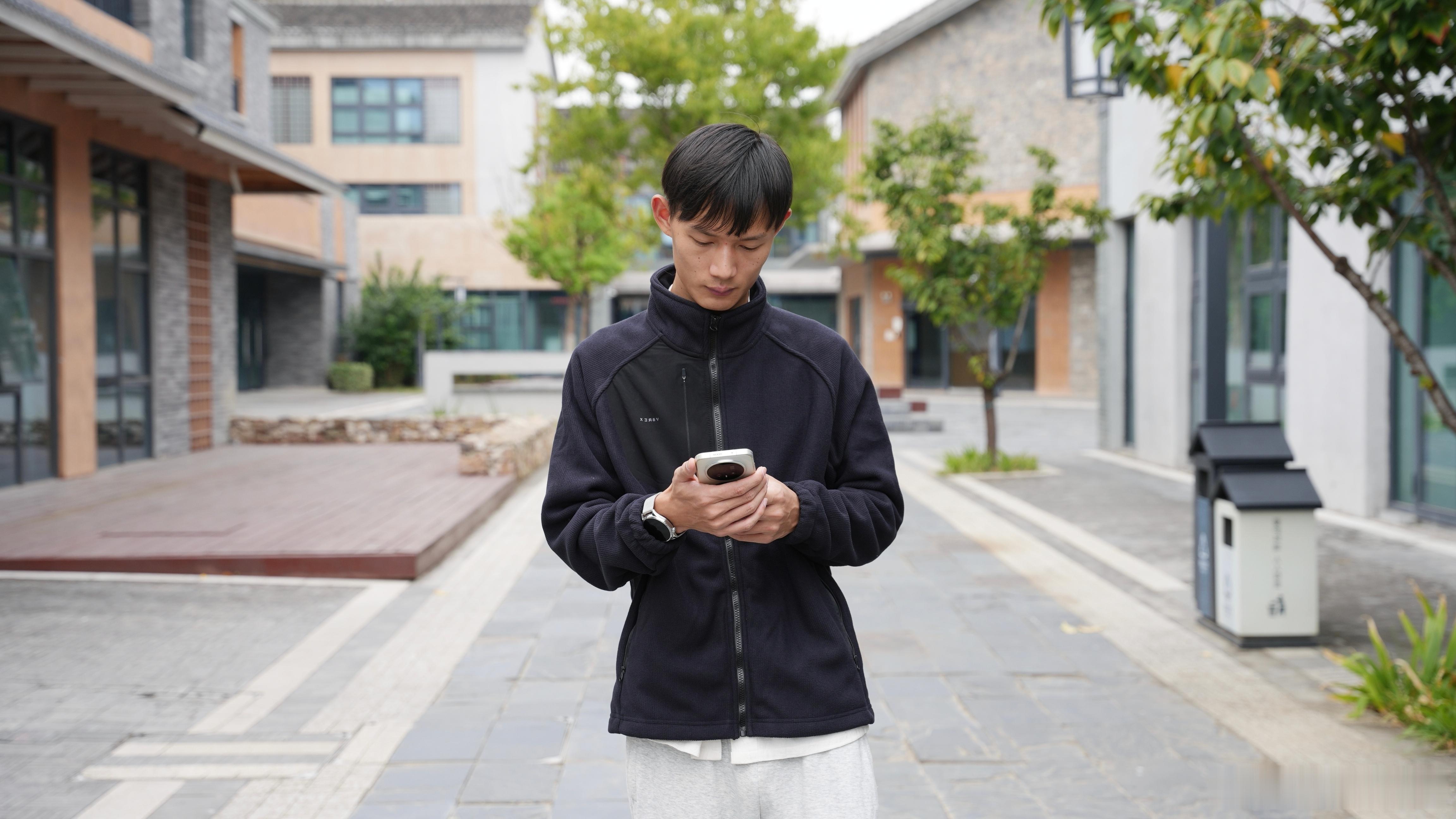 忙完睡不着突发奇想，一想马上奔三十了，更舍不得睡了[苦涩] ​​​