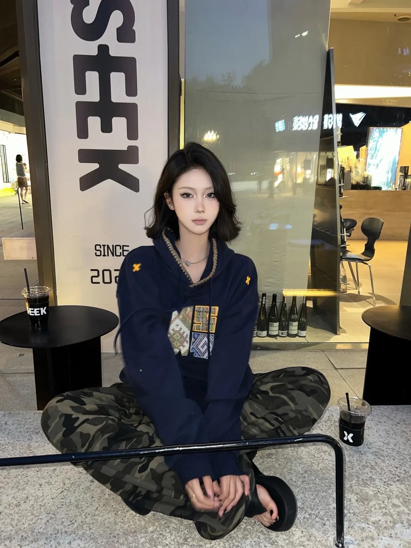 下次见面就要穿外套了  骗你的  我们不会再相见了