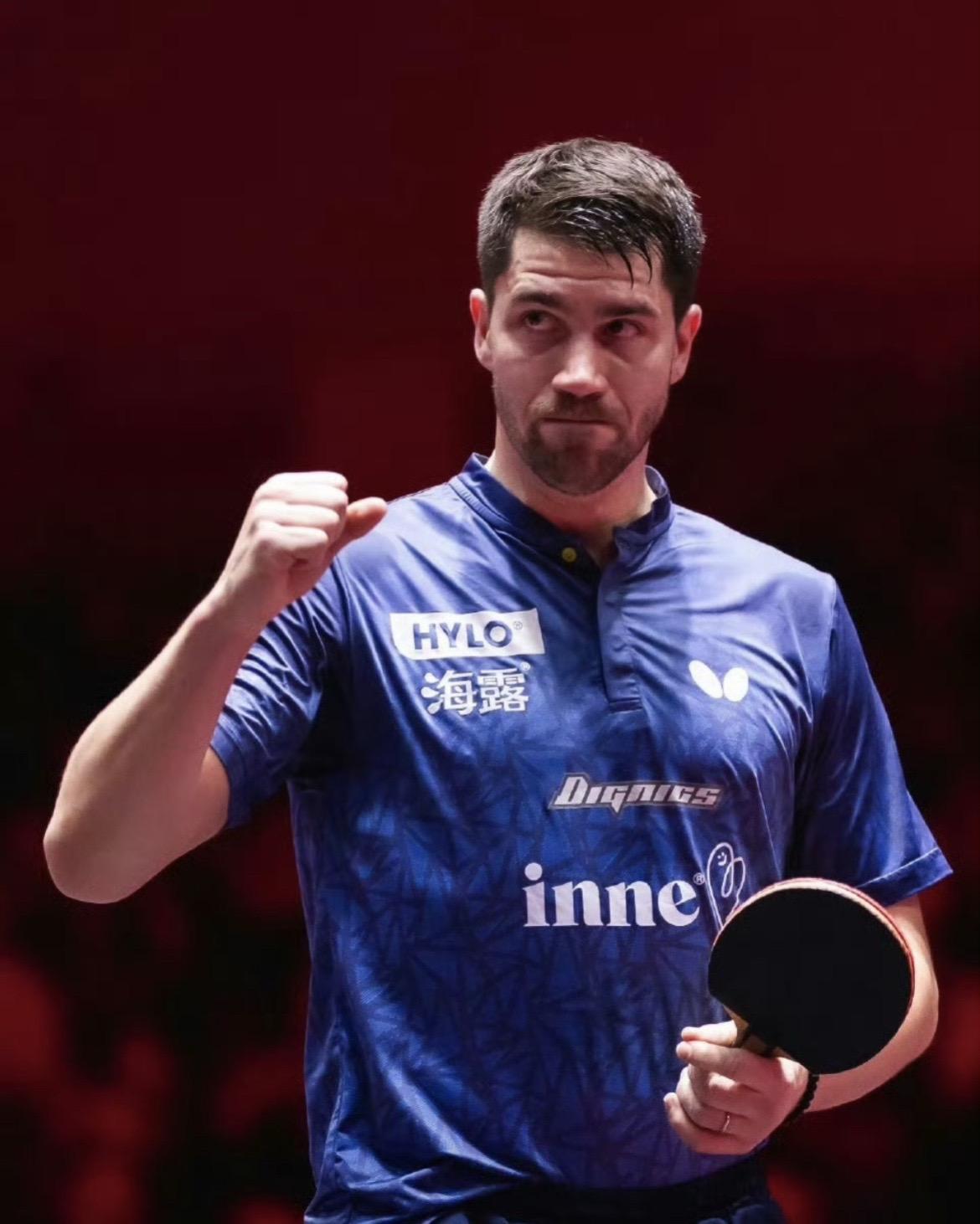 在2026年新加坡大满贯男单1/8决赛中，德国老将弗朗西斯卡以3比2逆转张本智和