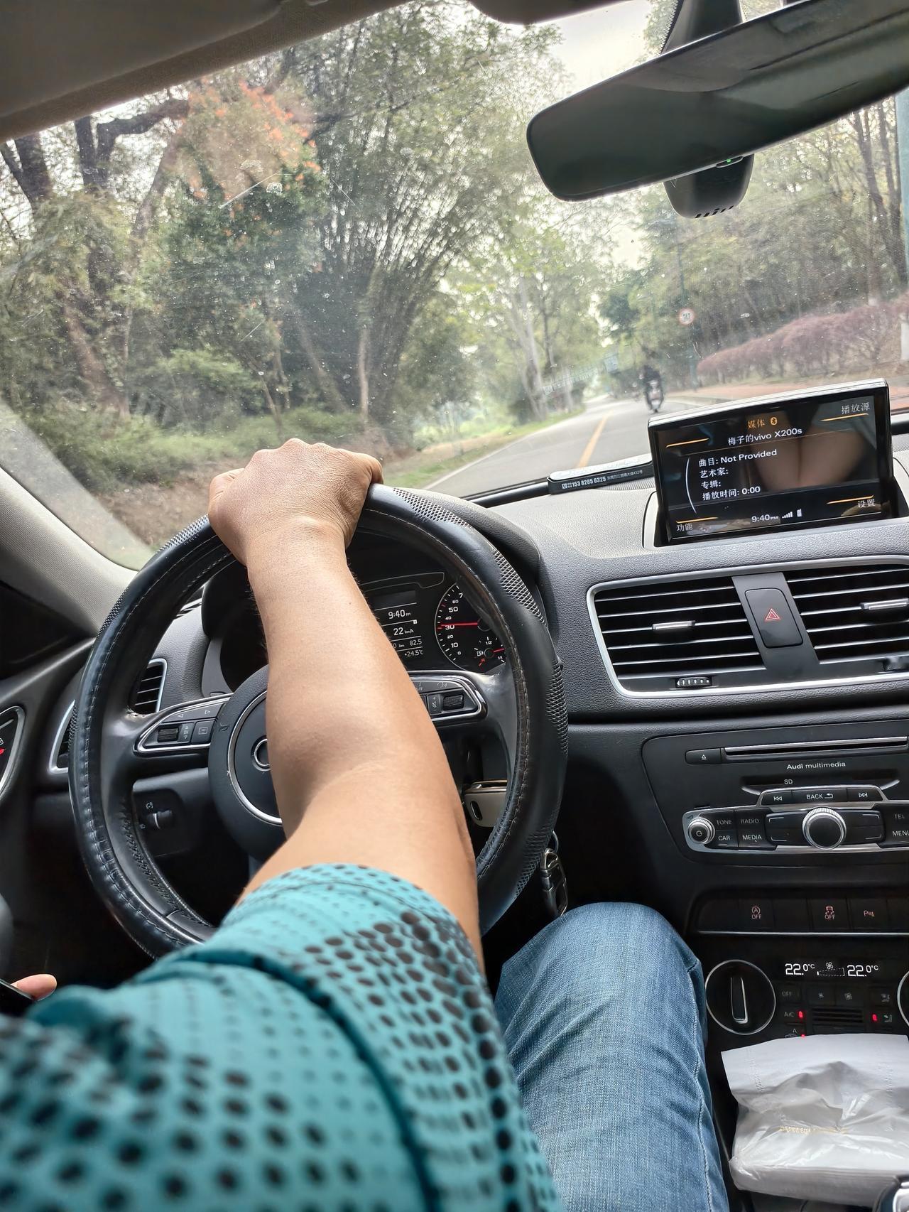 换个机油非让我做四轮定位，说“轮胎吃胎严重”，我差点又上当了
这件事发生在我第三