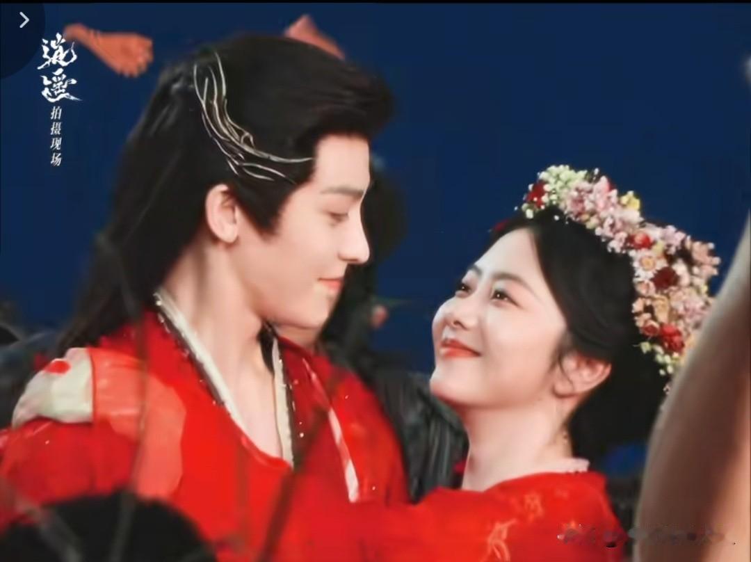 看松韵二搭古装那么自然，我也跟着掉进古代剧情里了。✨古装秀恩爱 古装情侣风 明星