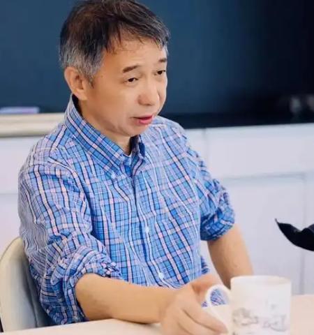 一位狠人说：“你如果能不相信任何人，不可怜任何人，不深交任何人，不与任何人诉苦，