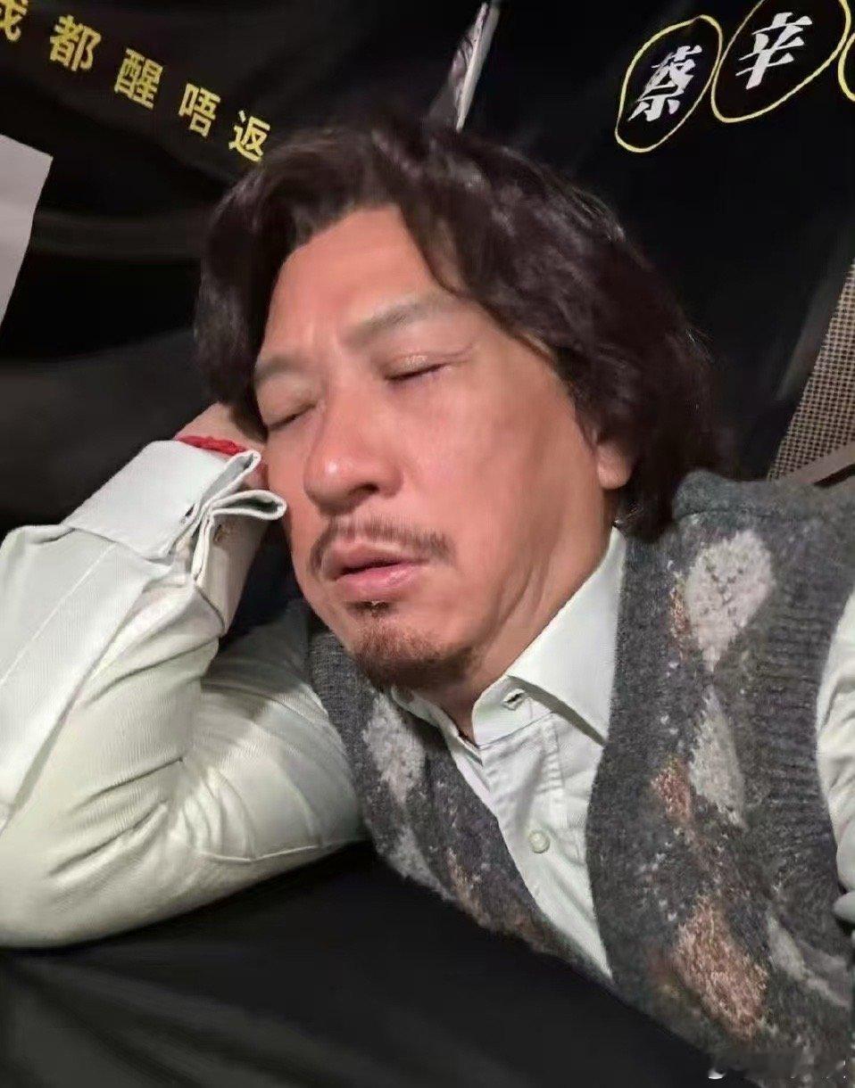 张家辉回应坐地铁参加金像奖辉哥不光敢坐地铁，还敢拍尺度炸裂的《赎梦》，60岁依旧