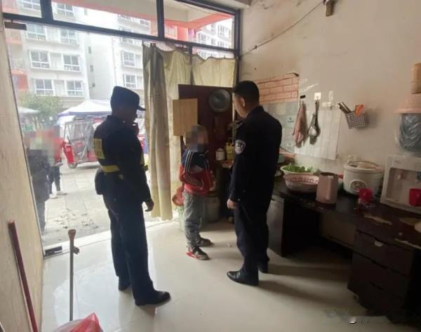 大义灭亲？贵州遵义，一名11岁男孩不想去上学，在外务工爸爸得知后就在电话里给他骂