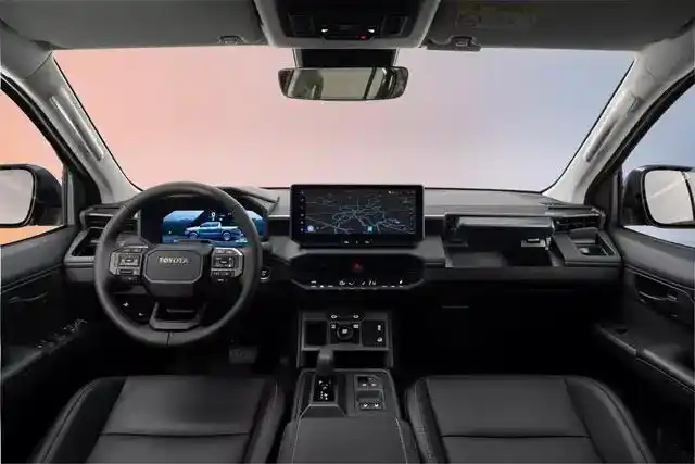 嘿，那个工地上打不死的“硬汉”海拉克斯，最近跑欧洲健身回来了，还成了个双面网红。