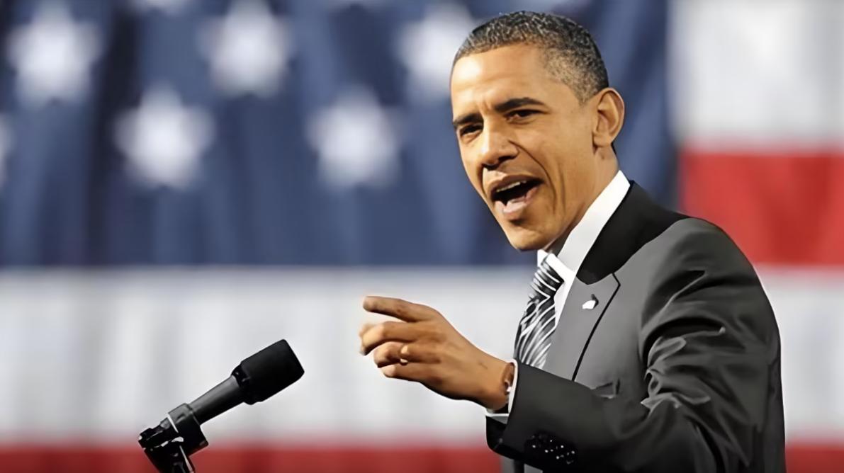 当年奥巴马的场面堪比“顶流出道”，作为美国首位非裔总统，他自带“种族红利”光环，